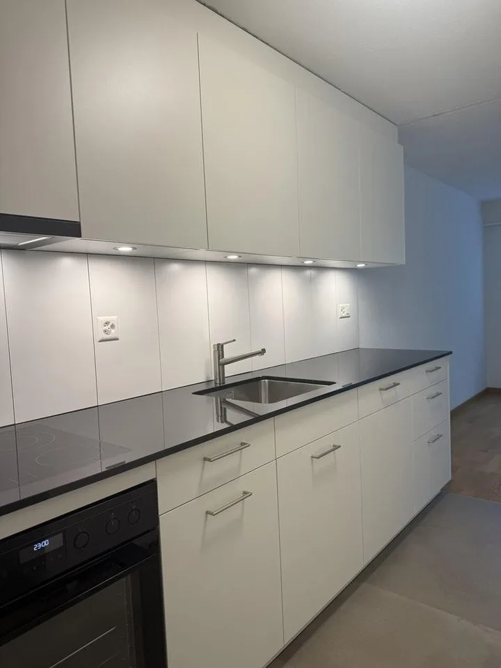 Top 3.5-Zimmer-Wohnung mit Balkon – foto 5 di 8