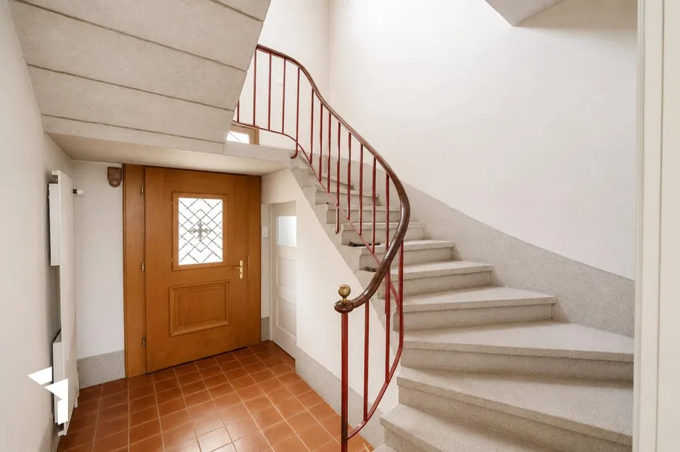 Grosszügige 7.5-Zimmer-Villa mit Panoramasicht – Foto 9 von 17