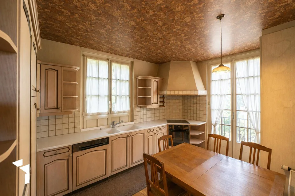 Grosszügige 7.5-Zimmer-Villa mit Panoramasicht – Foto 5 von 17