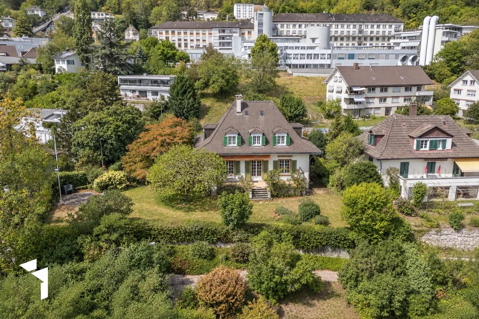 Grosszügige 7.5-Zimmer-Villa mit Panoramasicht – Foto 16 von 17