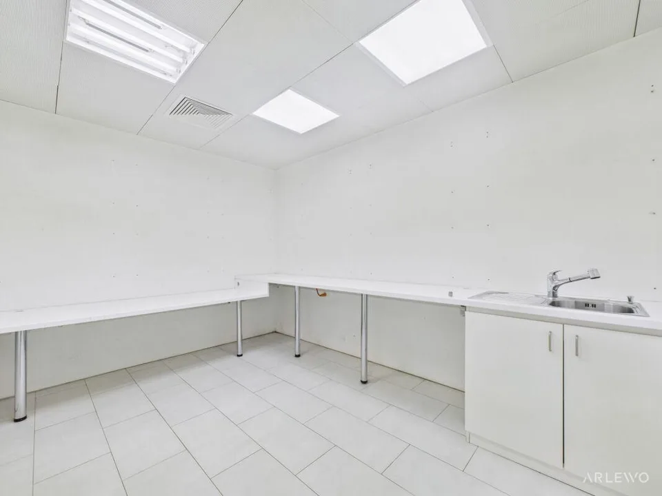 Vielseitige Dienstleistungsfläche im Erdgeschoss – photo 13 sur 15
