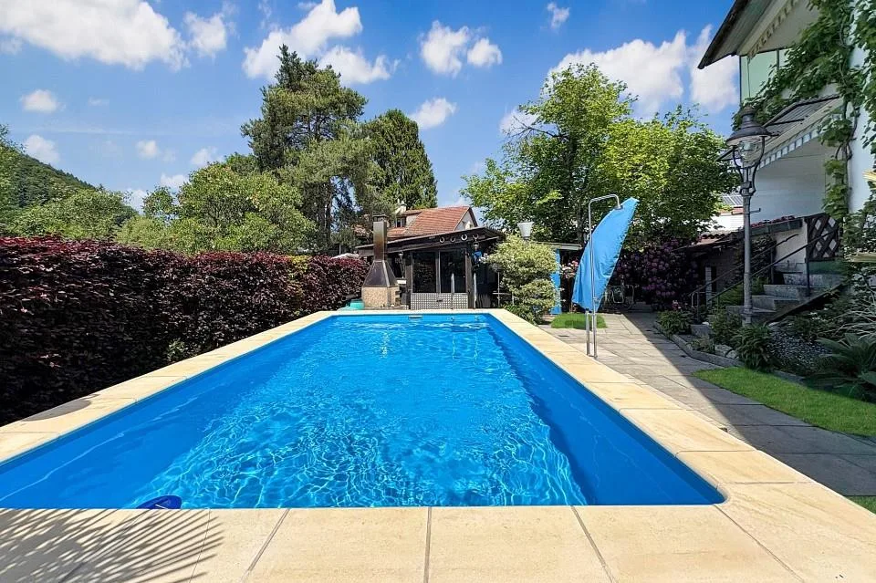 Zweifamilienhaus mit Pool und traumhaftem Garten an der Worble – photo 2 sur 13