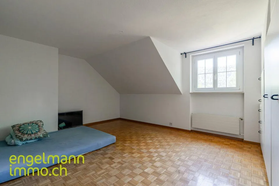 Grande propriété de 8,5 pces avec garage double – foto 11 di 14