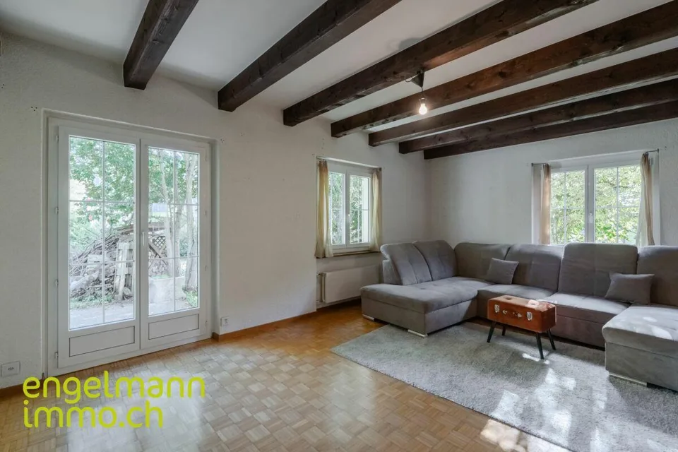 Grande propriété de 8,5 pces avec garage double – foto 6 di 14