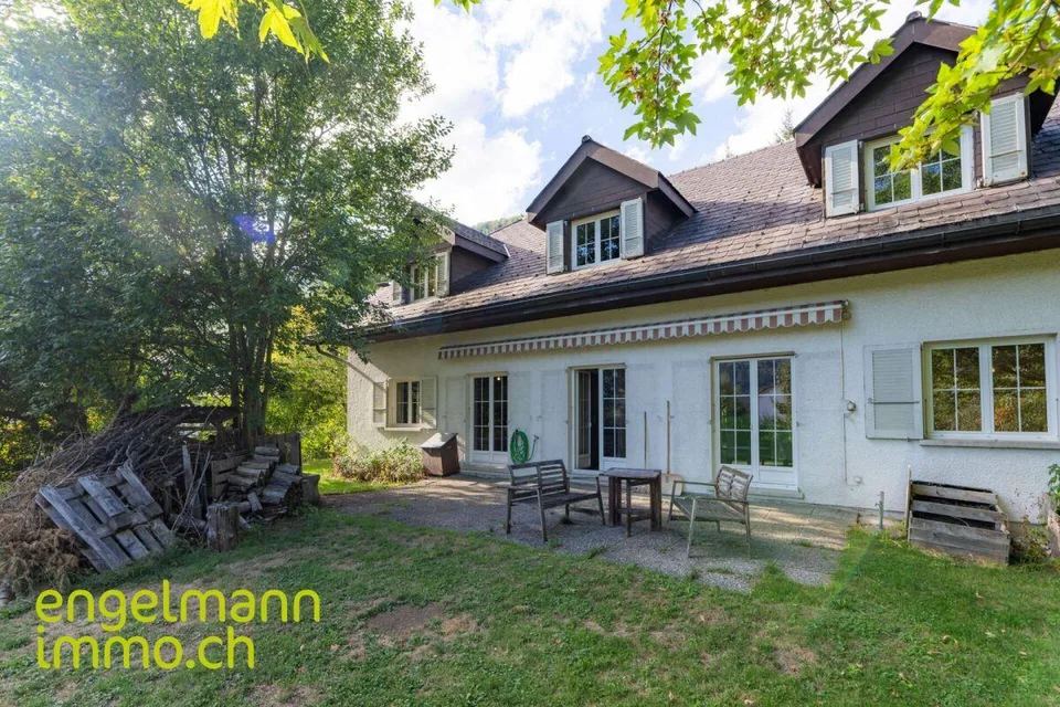 Grande propriété de 8,5 pces avec garage double – foto 2 di 14