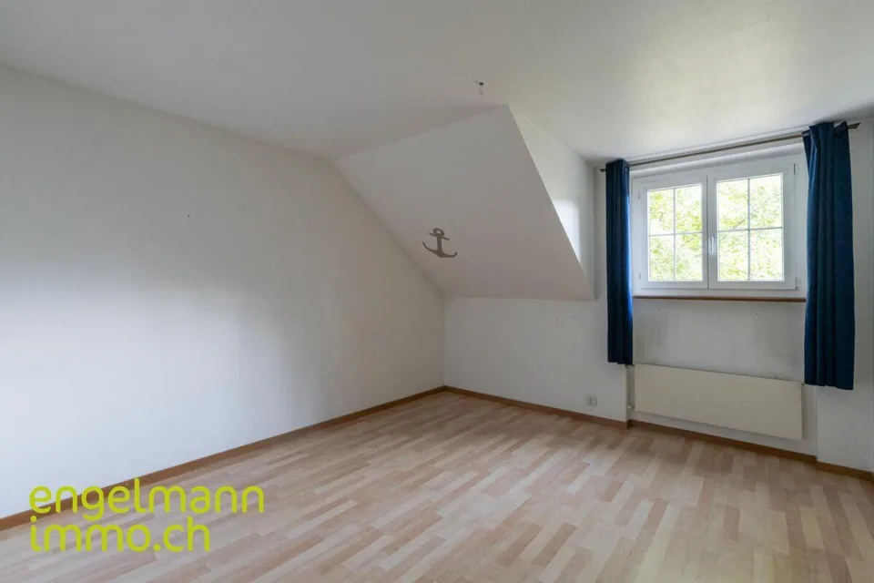 Grande propriété de 8,5 pces avec garage double – foto 10 di 14