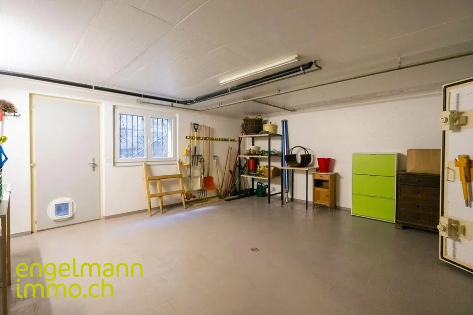 Grande propriété de 8,5 pces avec garage double – foto 12 di 14