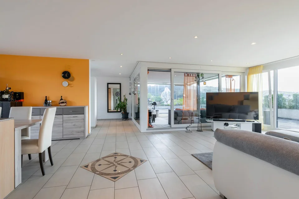Traumhafte 4.5-Zimmer-Attikawohnung mit Panorama-Terrasse – Foto 3 von 7