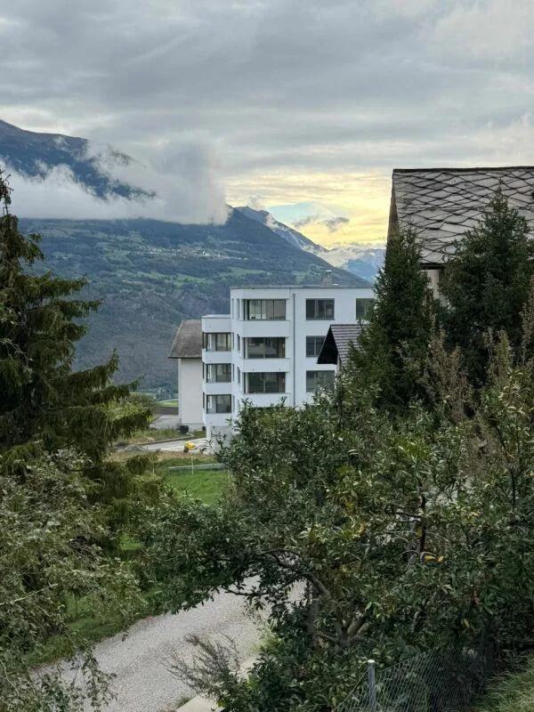 3.5-Zimmer-Attikawohnung - Modern wohnen über den Dächern von Ausserberg – Foto 4 von 7