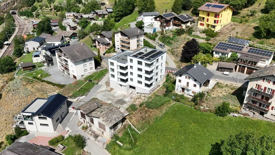 3.5-Zimmer-Attikawohnung - Modern wohnen über den Dächern von Ausserberg – Foto 3 von 7