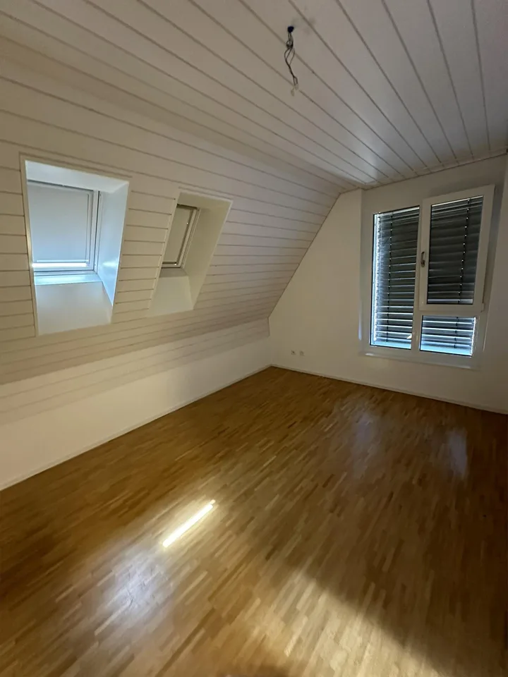 Wohnen im Grünen, neuwertige 5.5 Zimmer-Wohnung – Foto 8 von 10