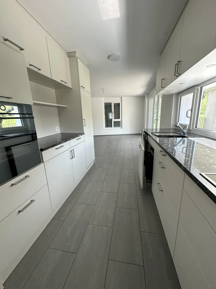 Wohnen im Grünen, neuwertige 5.5 Zimmer-Wohnung – Foto 3 von 10