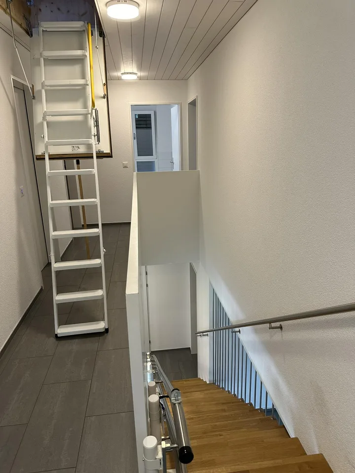 Wohnen im Grünen, neuwertige 5.5 Zimmer-Wohnung – Foto 9 von 10