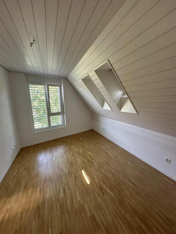 Wohnen im Grünen, neuwertige 5.5 Zimmer-Wohnung – Foto 7 von 10