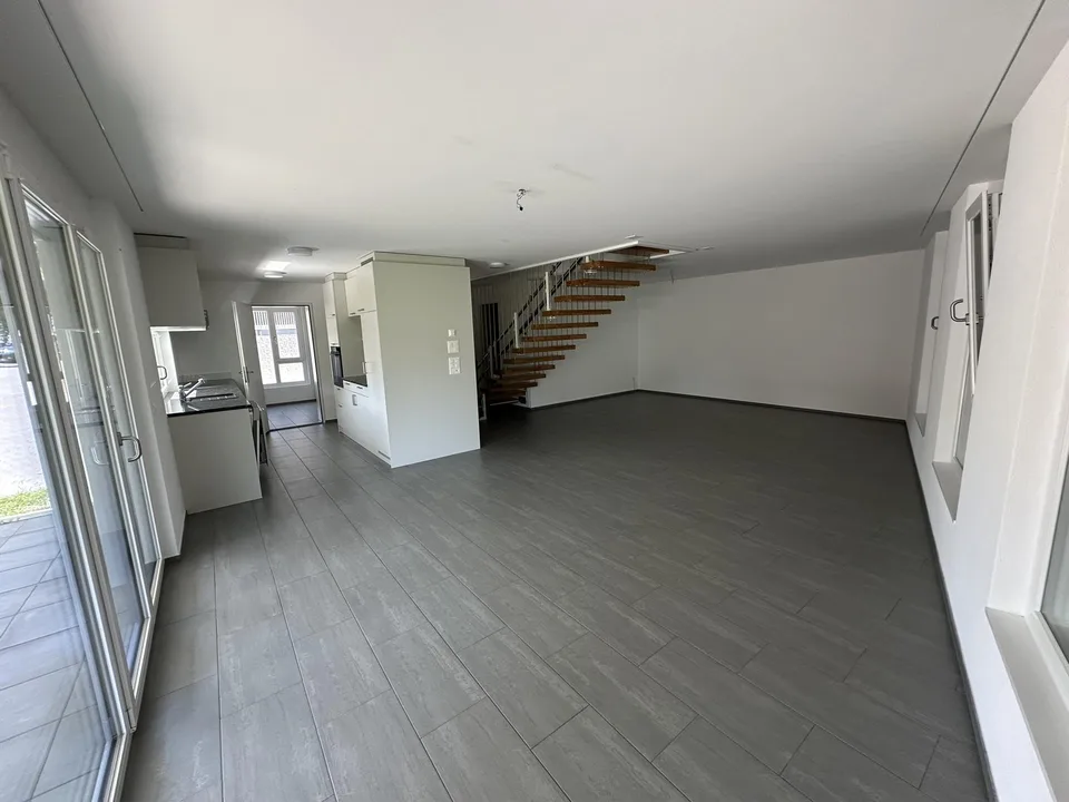 Wohnen im Grünen, neuwertige 5.5 Zimmer-Wohnung – Foto 2 von 10