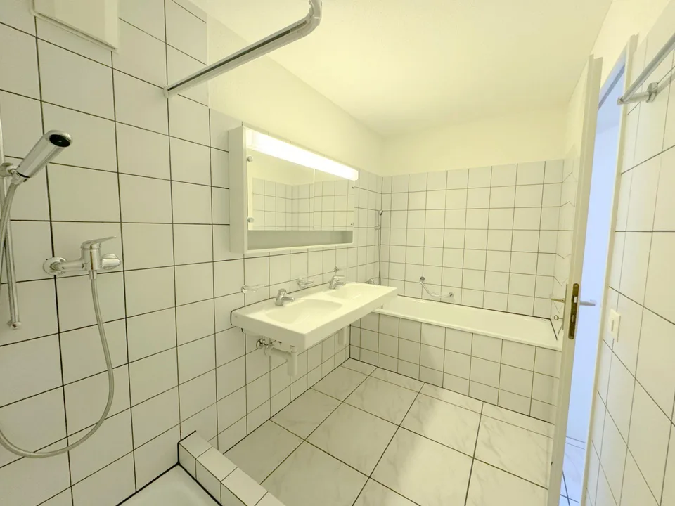 Helle 3.5 Zimmerwohnung mit Aussicht – photo 5 sur 12