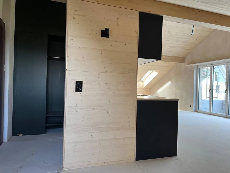 Grosszügige 5.5-Zimmer-Wohnung mit Balkon in Kehrsatz – Foto 2 von 13