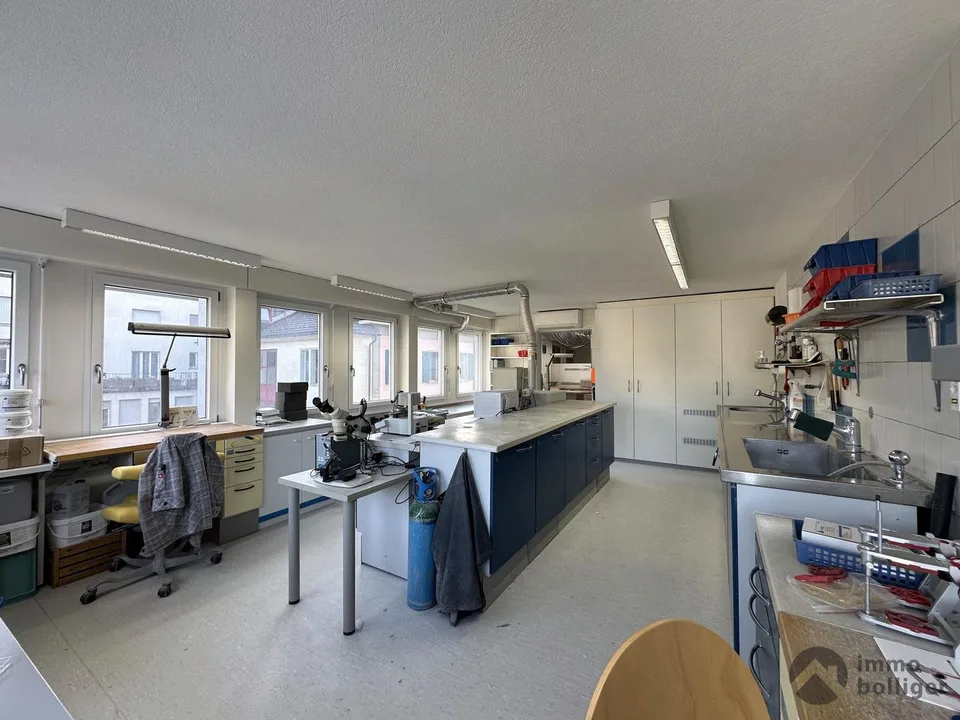 Arbeiten oder Wohnen? Vielseitige Räumlichkeiten an zentraler Lage – Foto 9 von 13