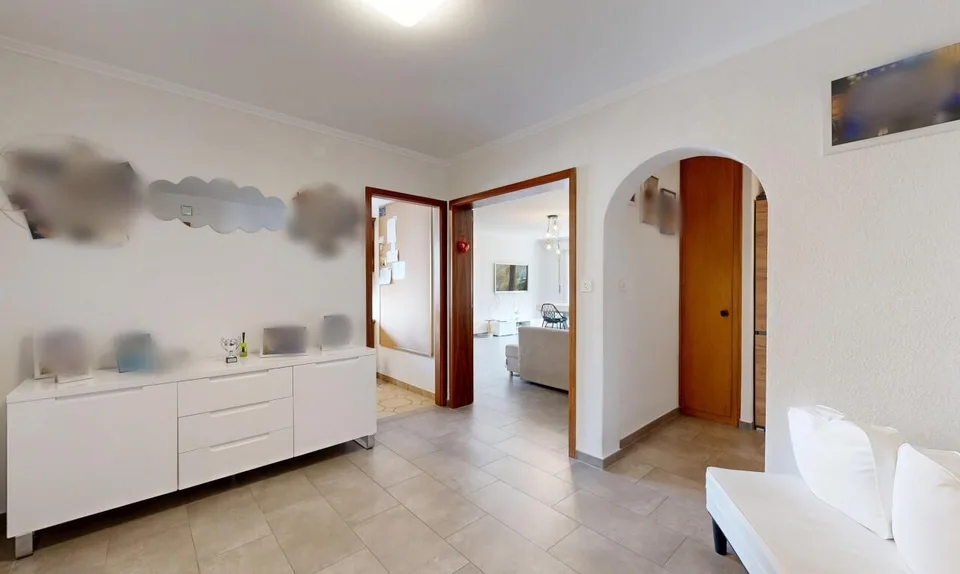 Ampio appartamento di 5,5 locali nel cuore di Sierre con tre balconi – foto 5 di 13