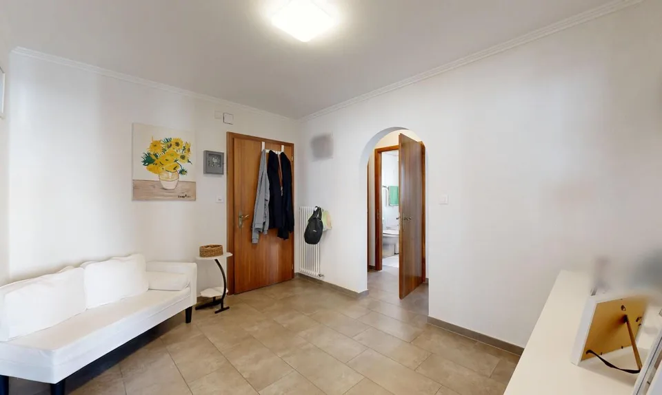Ampio appartamento di 5,5 locali nel cuore di Sierre con tre balconi – foto 7 di 13