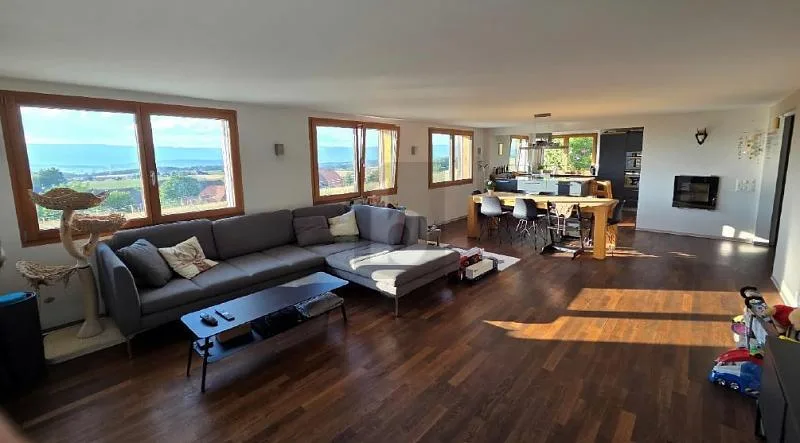 SPACIOUS WITH IN-LAW SUITE – photo 2 of 5