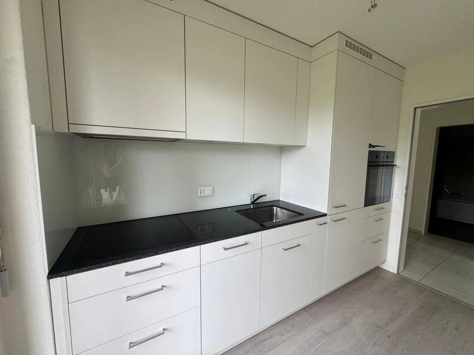 Renovierte 2.5 Zimmerwohnung im Grünen – photo 4 of 9