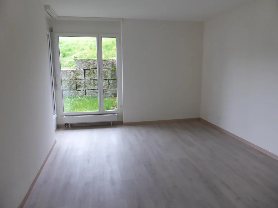 Renovierte 2.5 Zimmerwohnung im Grünen – photo 7 of 9