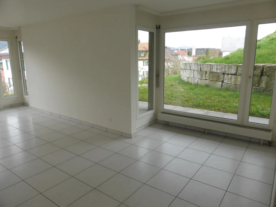 Renovierte 2.5 Zimmerwohnung im Grünen – photo 8 of 9