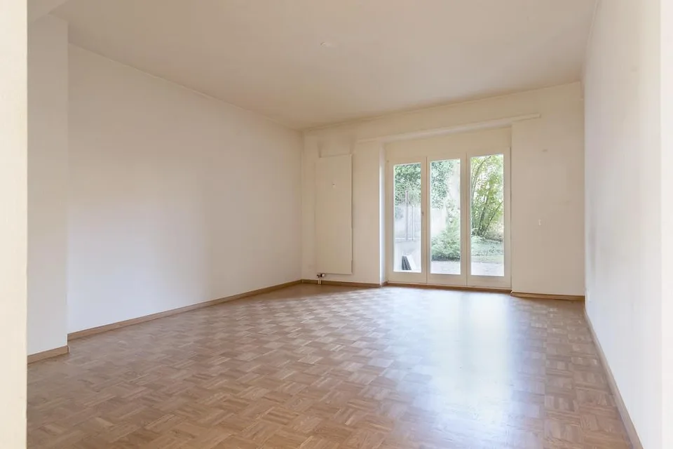 Grosszügige 4-Zimmer-Wohnung mit Balkon und Sitzplatz – photo 4 of 17