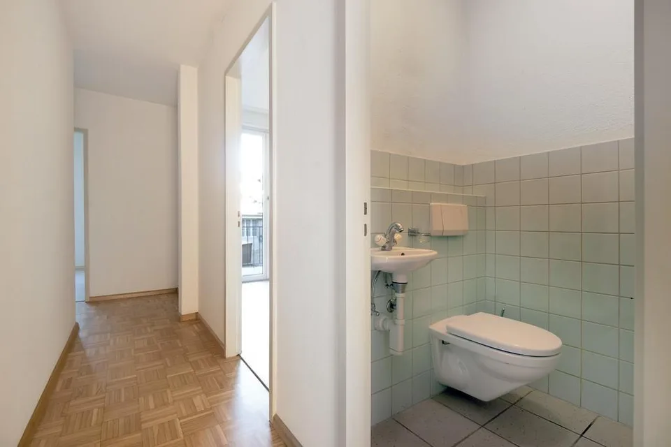 Grosszügige 4-Zimmer-Wohnung mit Balkon und Sitzplatz – photo 13 of 17