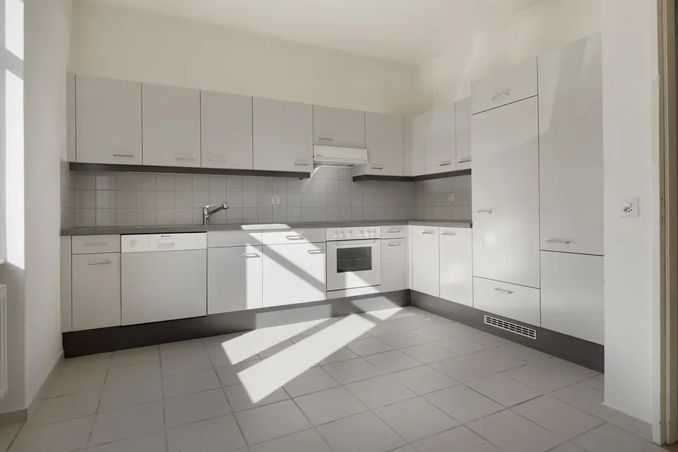 Grosszügige 4-Zimmer-Wohnung mit Balkon und Sitzplatz – photo 3 of 17