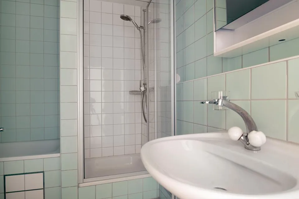 Grosszügige 4-Zimmer-Wohnung mit Balkon und Sitzplatz – photo 10 of 17