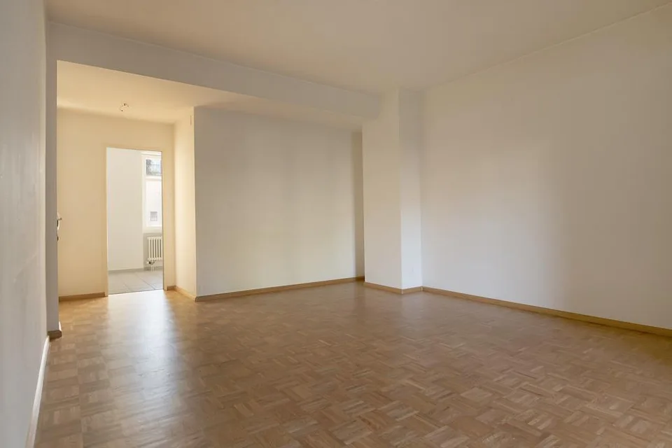 Grosszügige 4-Zimmer-Wohnung mit Balkon und Sitzplatz – photo 5 of 17