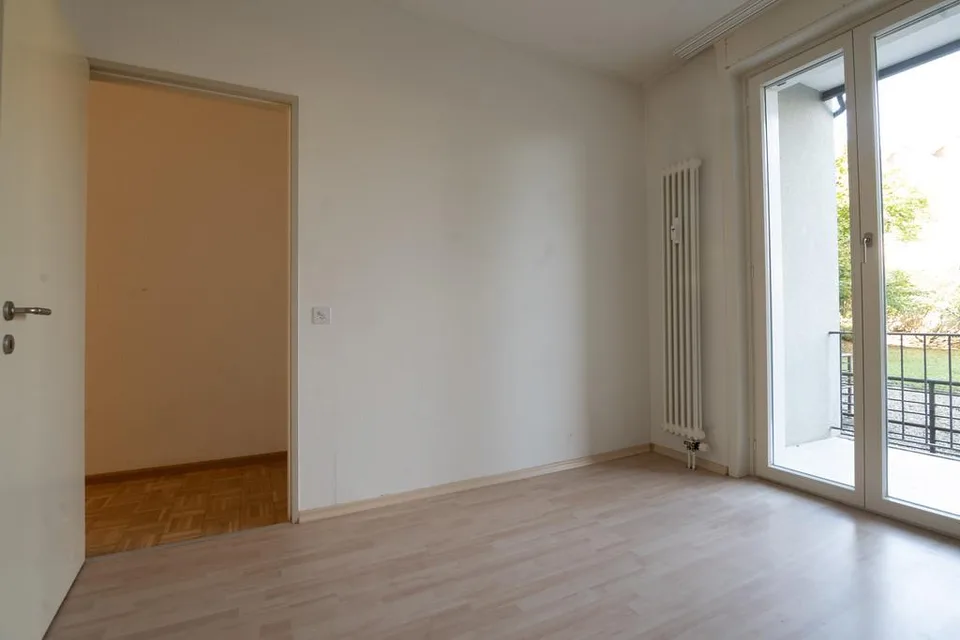 Grosszügige 4-Zimmer-Wohnung mit Balkon und Sitzplatz – photo 9 of 17
