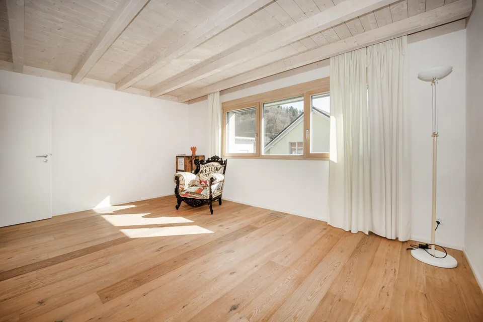 Exklusives Massiv-Holzhaus mit erstklassigem Raumklima – foto 13 di 16