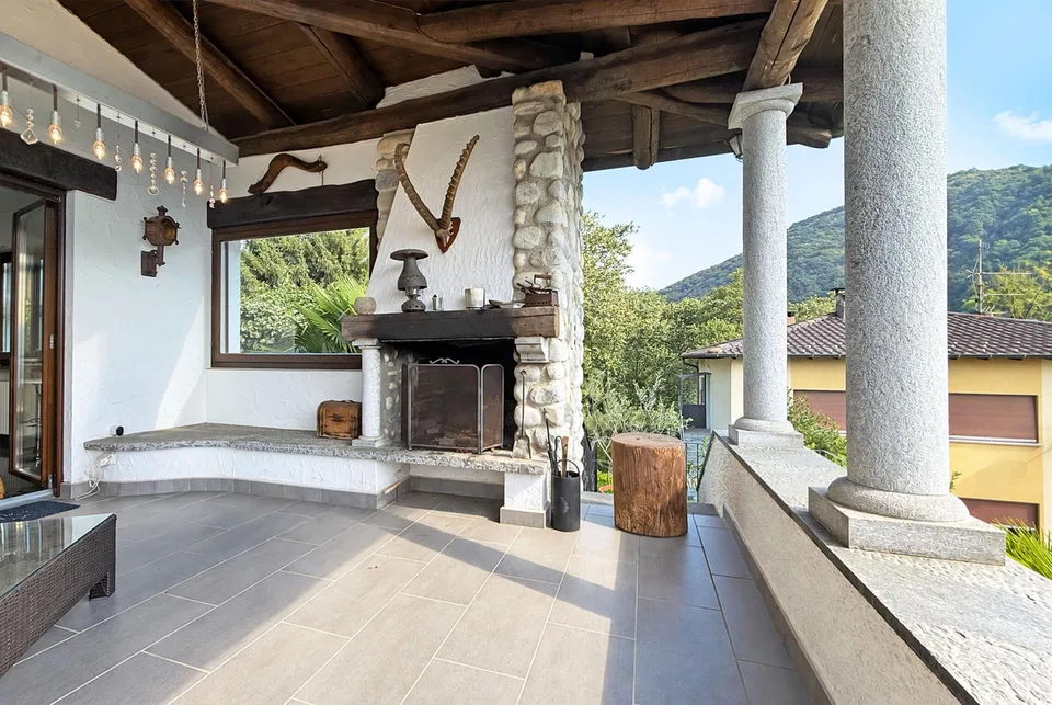 BELLA VILLA 5.5 LOCALI VISTA LAGO CON PISCINA INTERNA A PURA – photo 6 sur 9