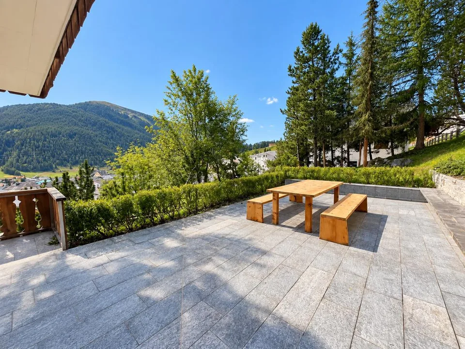 Zuoz: Ferienwohnung mit Bergsicht und Terrasse – Foto 7 von 7