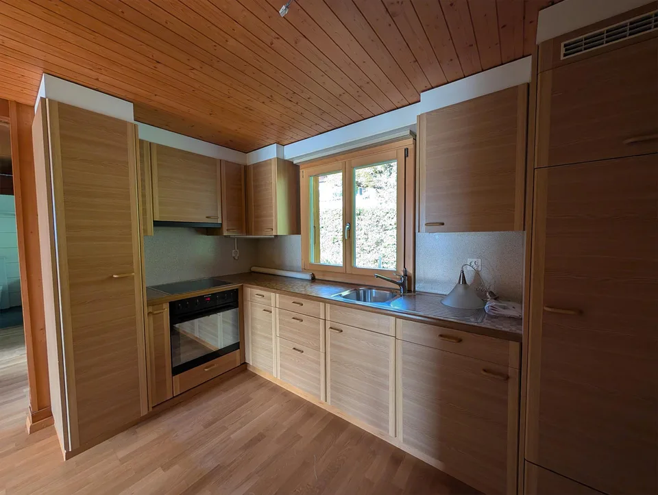 Charmante 2.5-Zimmer-Dachwohnung mit traumhaftem See- und Bergblick – Foto 15 von 22