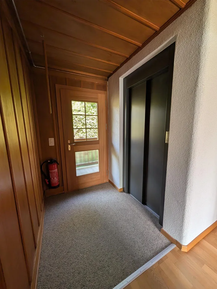 Charmante 2.5-Zimmer-Dachwohnung mit traumhaftem See- und Bergblick – Foto 5 von 22