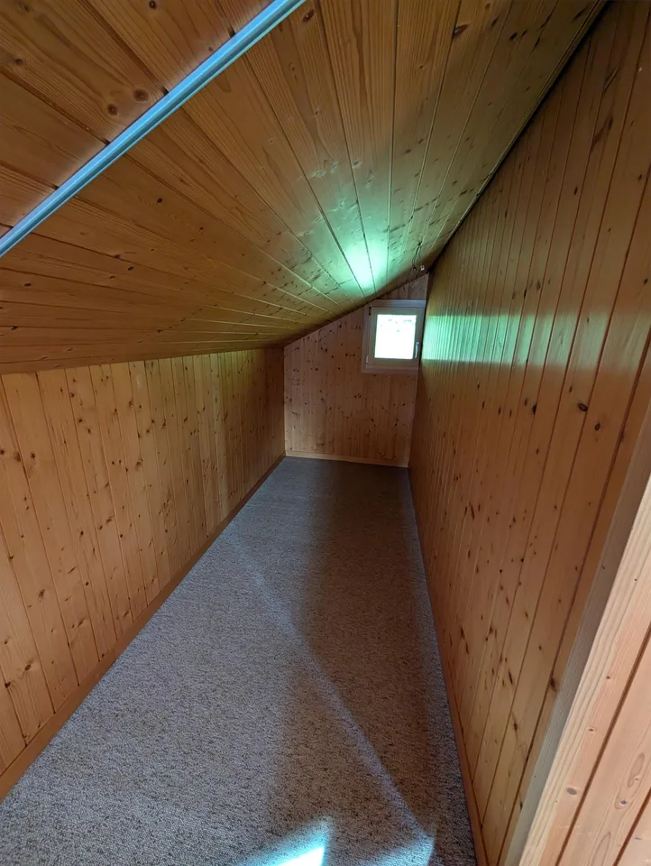 Charmante 2.5-Zimmer-Dachwohnung mit traumhaftem See- und Bergblick – Foto 13 von 22