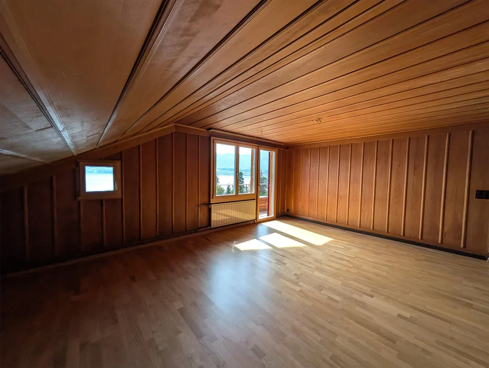 Charmante 2.5-Zimmer-Dachwohnung mit traumhaftem See- und Bergblick – Foto 19 von 22