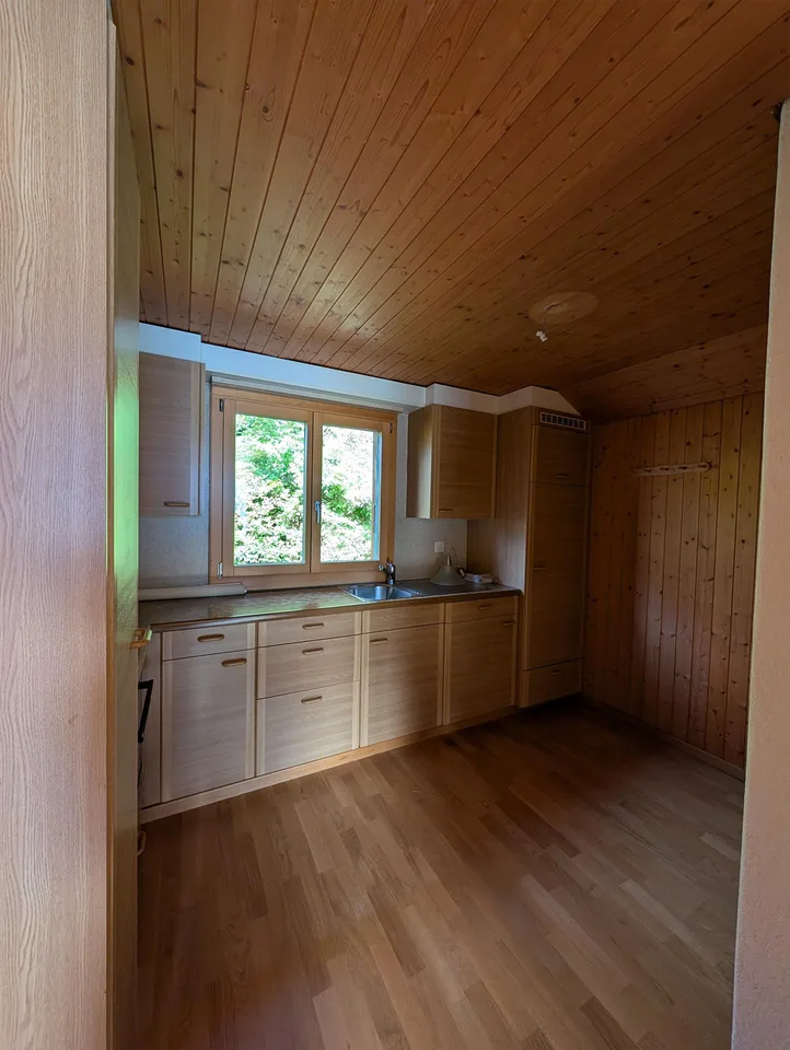 Charmante 2.5-Zimmer-Dachwohnung mit traumhaftem See- und Bergblick – Foto 16 von 22