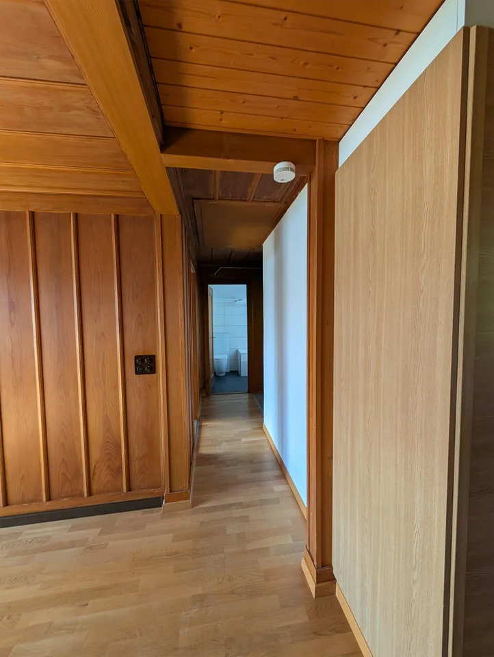 Charmante 2.5-Zimmer-Dachwohnung mit traumhaftem See- und Bergblick – Foto 7 von 22