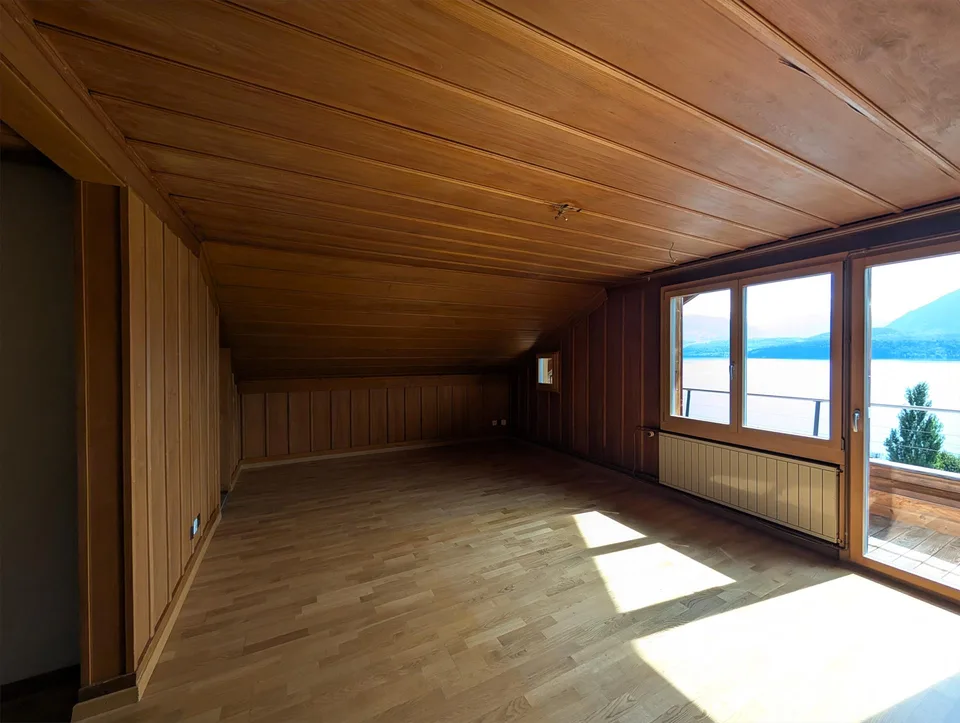 Charmante 2.5-Zimmer-Dachwohnung mit traumhaftem See- und Bergblick – Foto 17 von 22