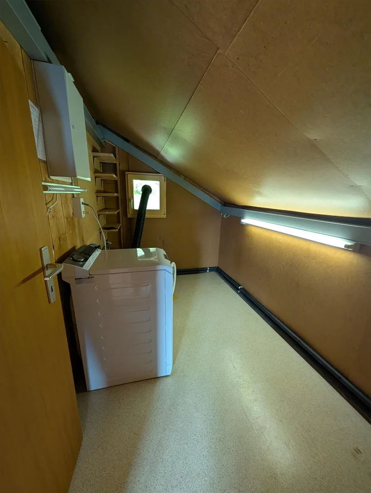 Charmante 2.5-Zimmer-Dachwohnung mit traumhaftem See- und Bergblick – Foto 22 von 22