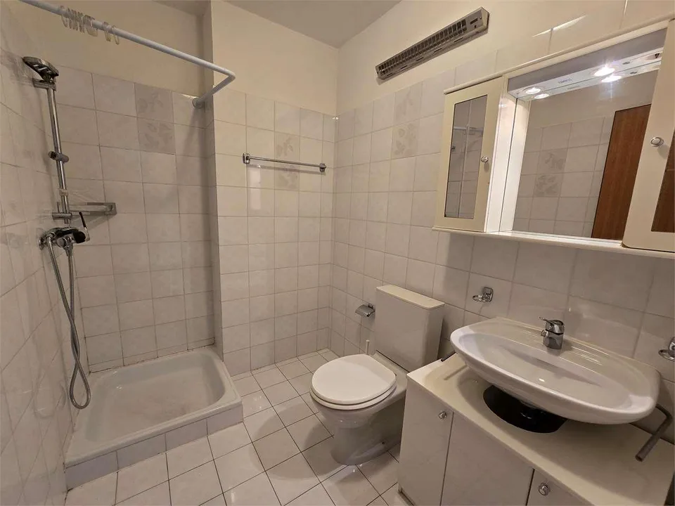 Chiasso (Via Puccini 2) - Großes 3.5-Zimmer-Apartment mit 95 m² im EG mit großem Balkon – Foto 12 von 13