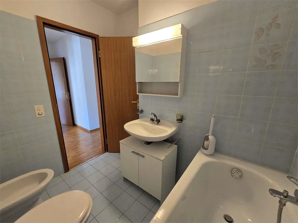Chiasso (Via Puccini 2) - Großes 3.5-Zimmer-Apartment mit 95 m² im EG mit großem Balkon – Foto 11 von 13