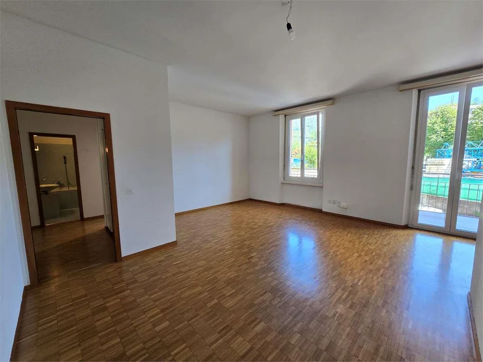 Chiasso (Via Puccini 2) - Großes 3.5-Zimmer-Apartment mit 95 m² im EG mit großem Balkon – Foto 3 von 13