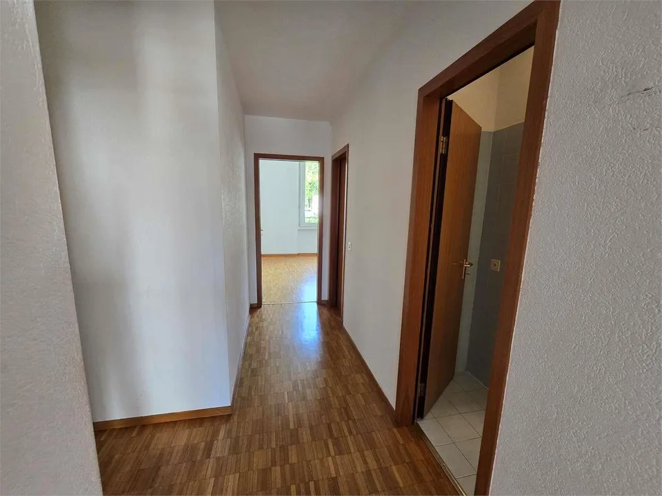 Chiasso (Via Puccini 2) - Großes 3.5-Zimmer-Apartment mit 95 m² im EG mit großem Balkon – Foto 9 von 13