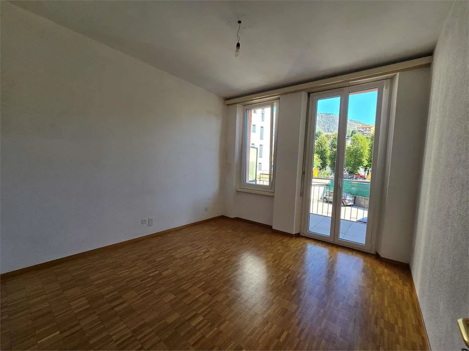 Chiasso (Via Puccini 2) - Großes 3.5-Zimmer-Apartment mit 95 m² im EG mit großem Balkon – Foto 8 von 13